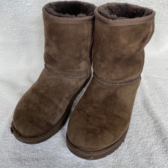 Short brown UGG Boots, UGGS Women’s 4 - Picture 1 of 5